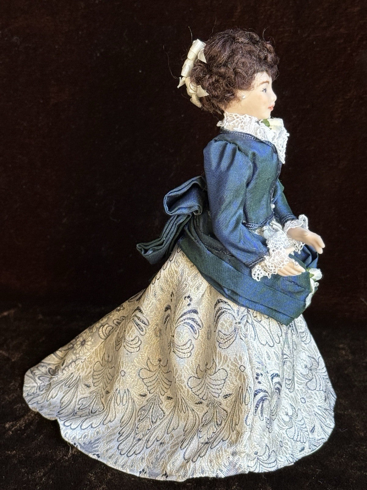 Miniature Artist Dollhouse 1:12 Lady Character Doll