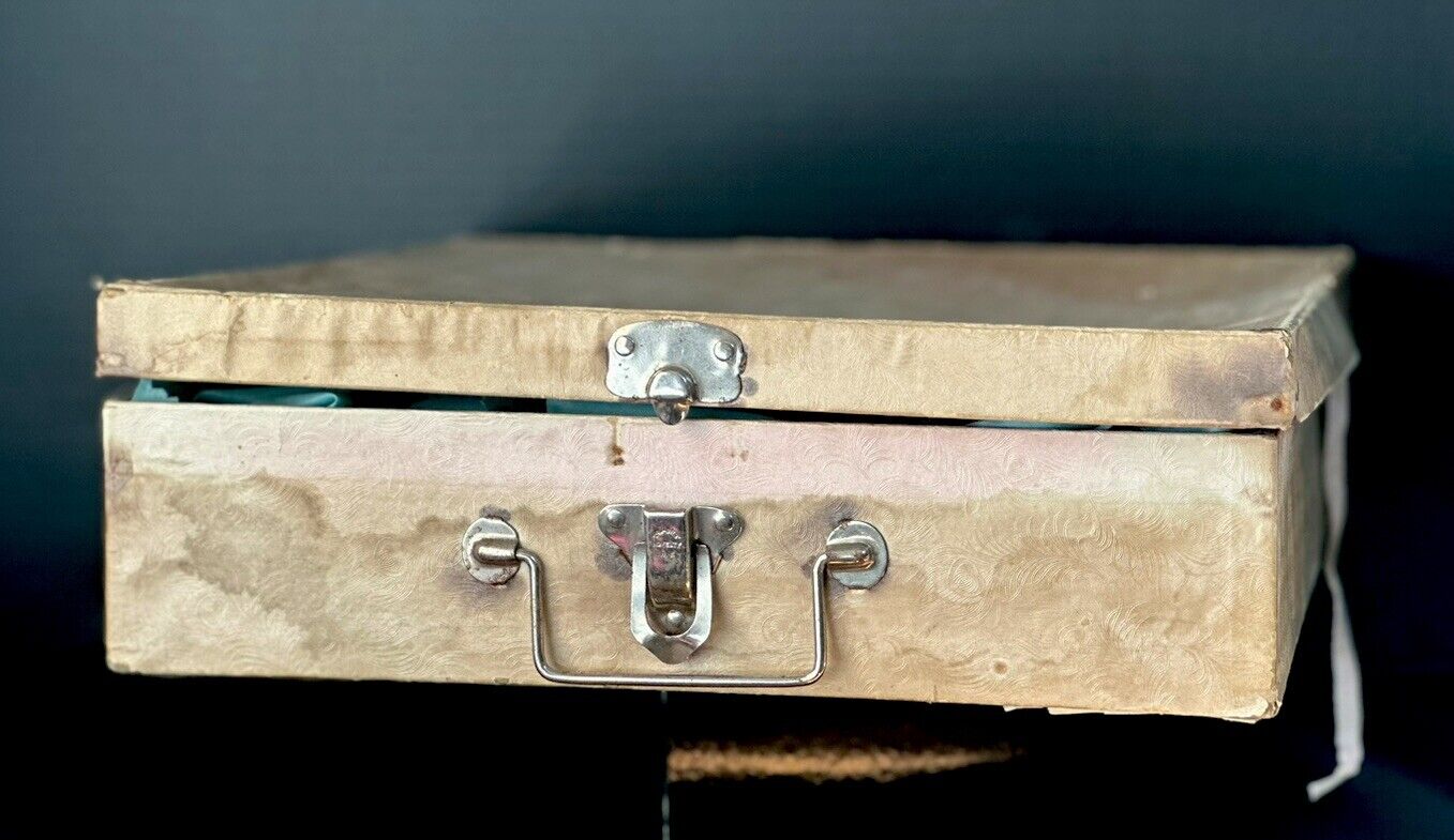 Vintage 1930’s (?) Set Of Dionne Quintuplets Composition Dolls In Original Box