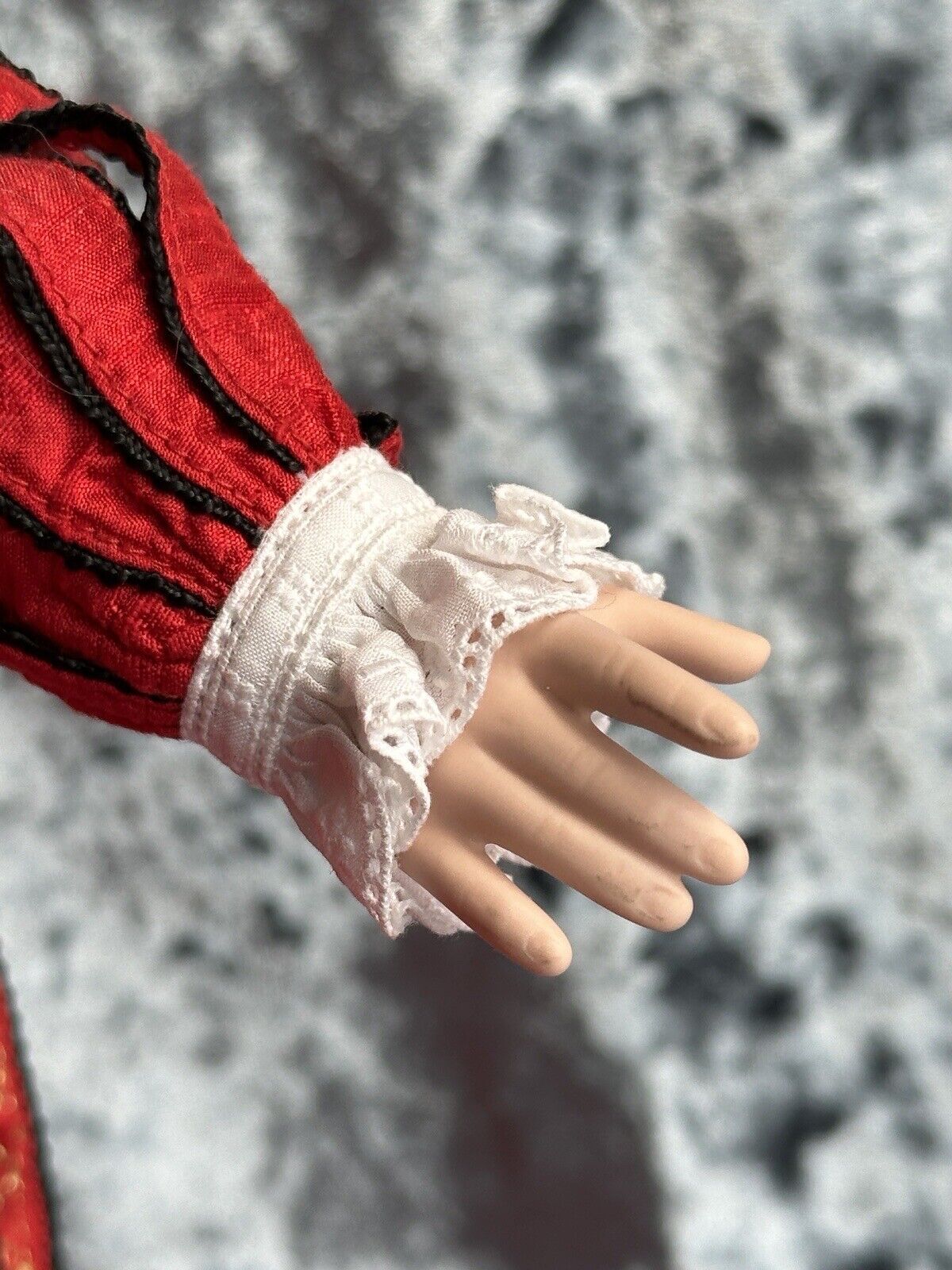 Signed Collectible 19” Robert Tonner Porcelain Queen of Hearts (?) Doll LE 125