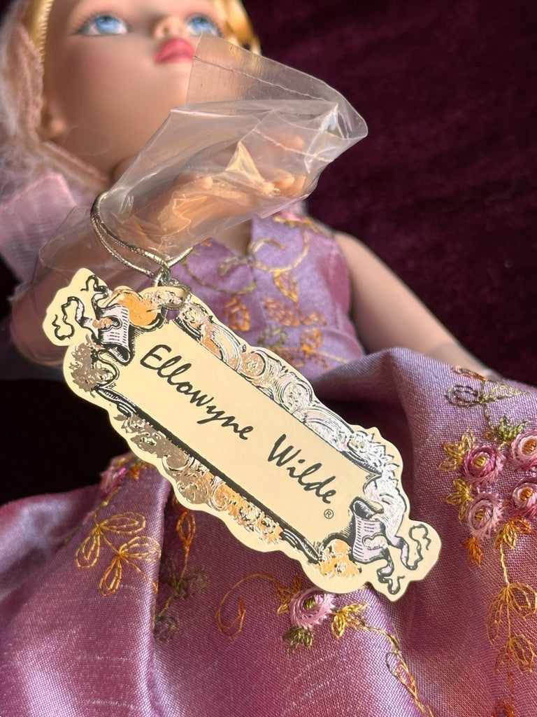 Tonner Ellowyne Wilde Puff Piece Fashion Doll New in Box