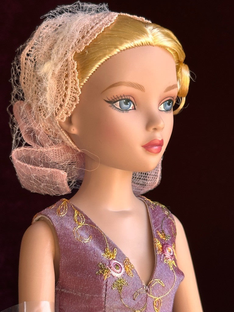 Tonner Ellowyne Wilde Puff Piece Fashion Doll New in Box