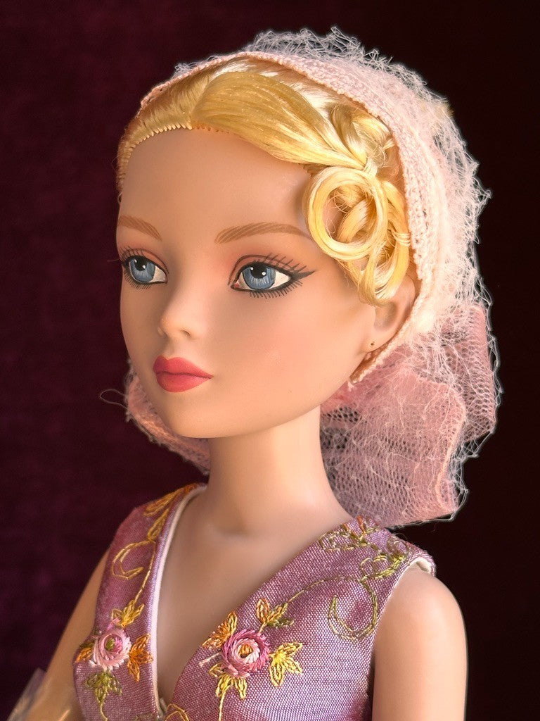 Tonner Ellowyne Wilde Puff Piece Fashion Doll New in Box