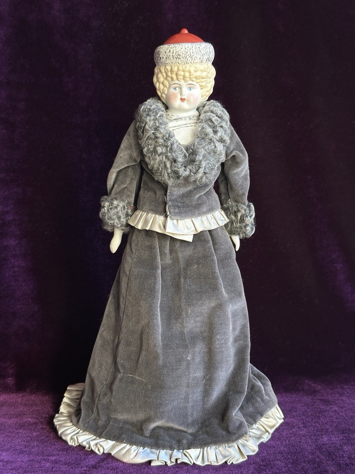 Rare Vintage Reproduction of Antique German 12.5” Hertwig Parian Doll Molded Hat