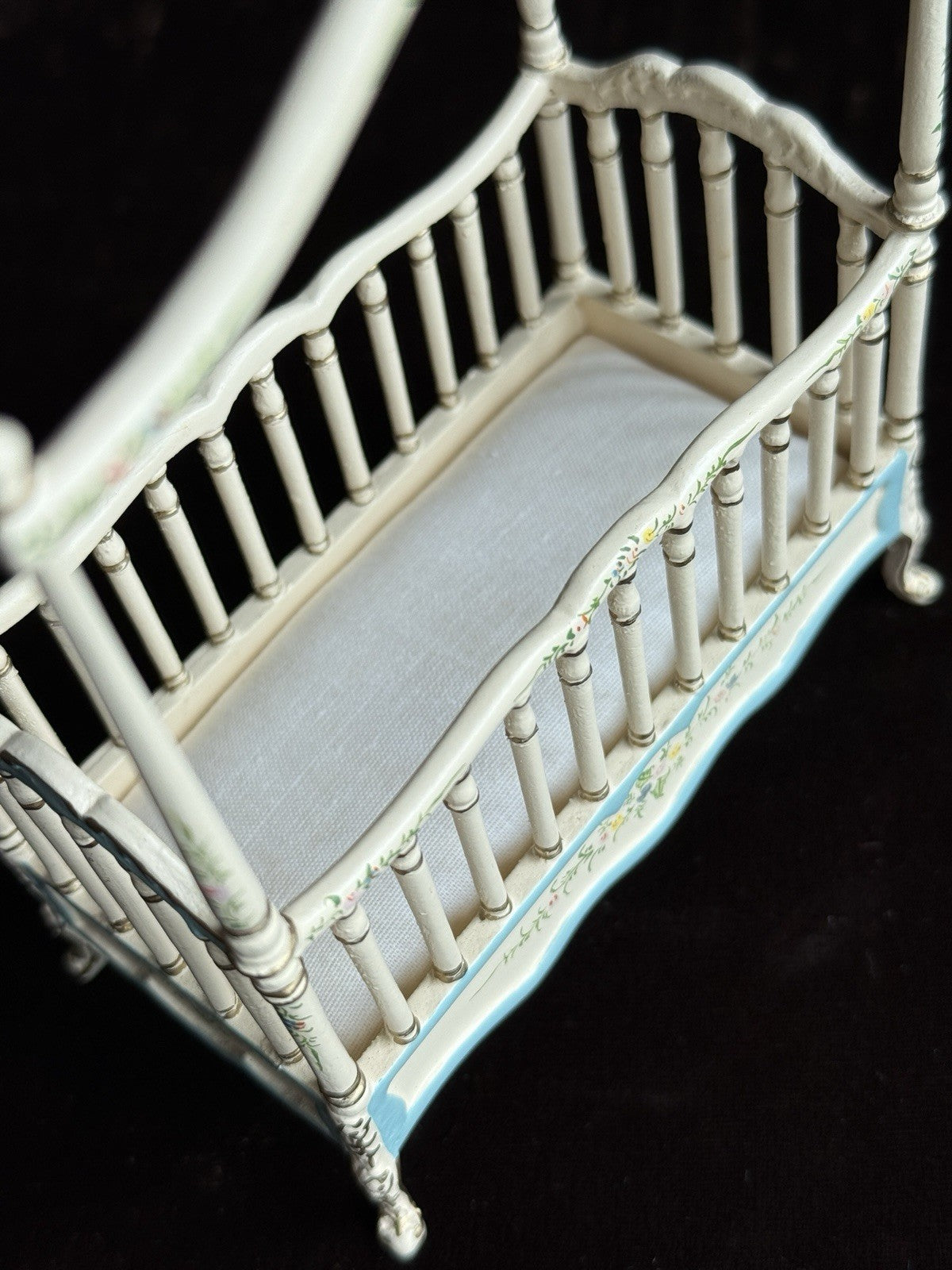 JiaYi Miniature Dollhouse Canopy Bed Hand Painted Floral 1:12 Scale 6” Tall