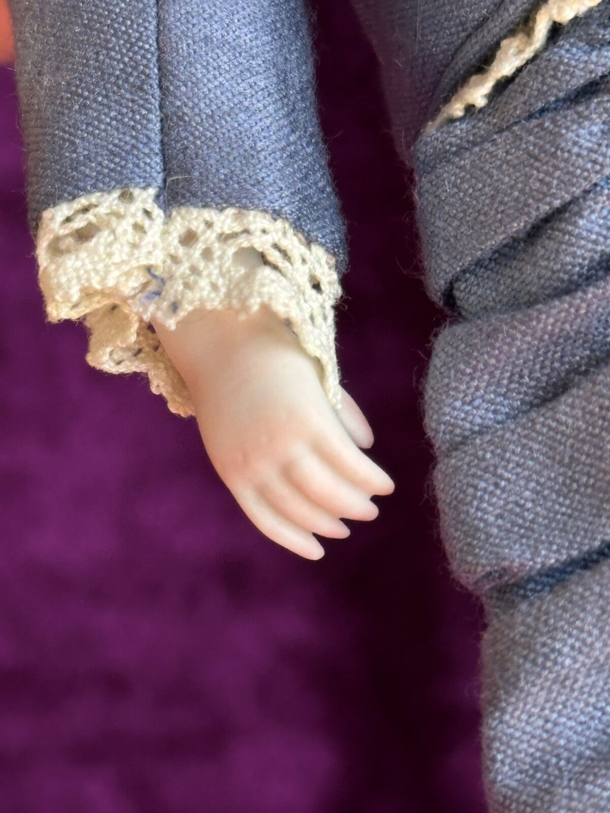 UFDC Porcelain Cloth 9” Victoria Huret Repro Doll by Cathy Hansen Original Box