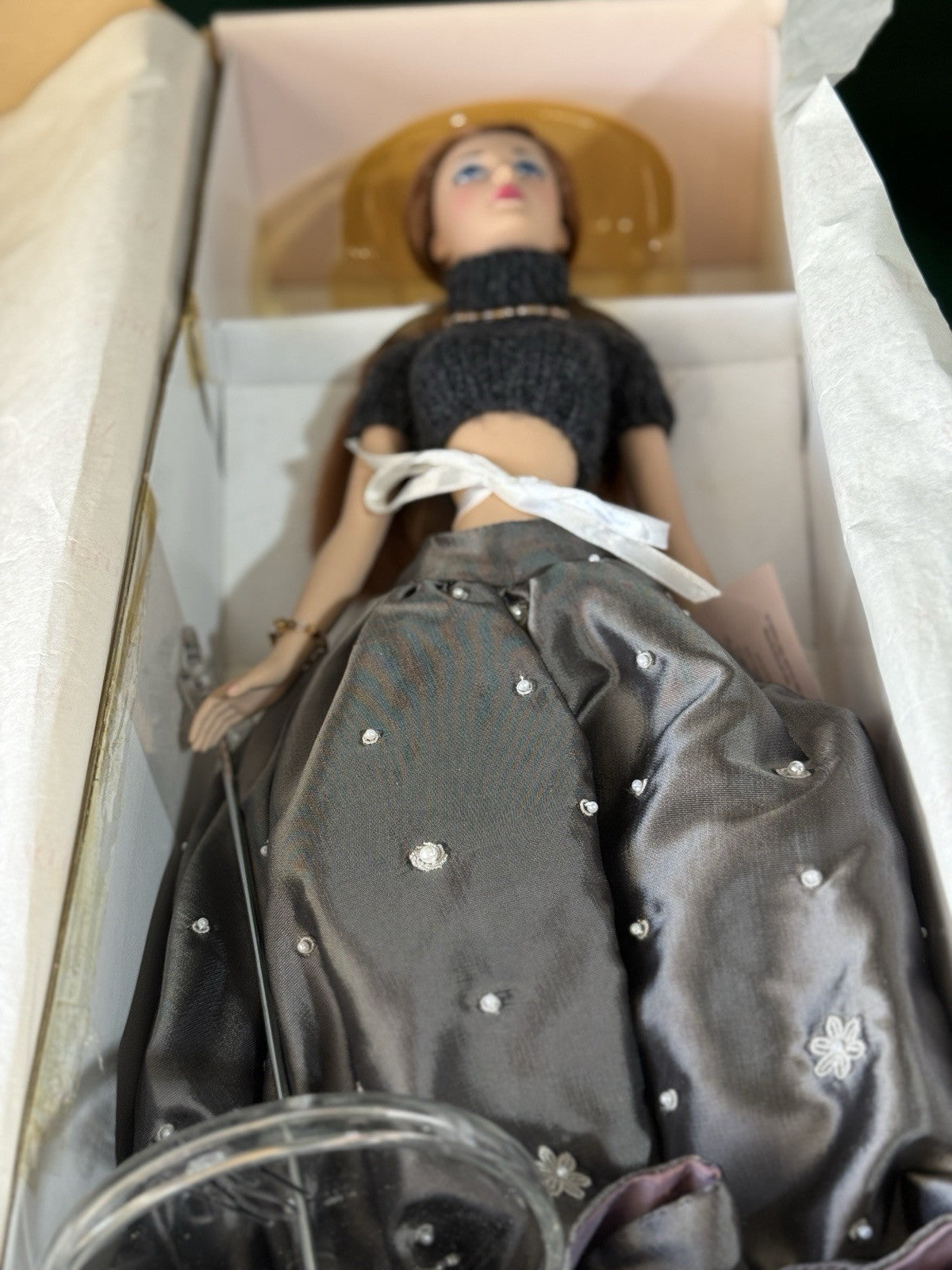 Madame Alexander Fashion Doll "Museum Gala Alex" Brunette COA/Box/Tag/Stand