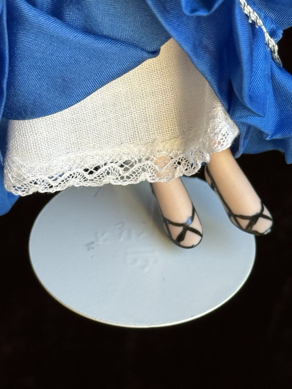 Miniature Artist Dollhouse 1:12 Lady Character Doll