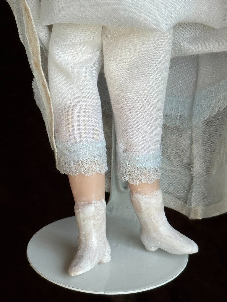 Miniature Artist Viola Williams 1:12 Victorian Young Lady Character Doll