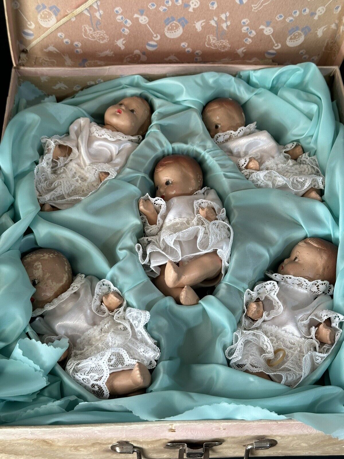Vintage 1930’s (?) Set Of Dionne Quintuplets Composition Dolls In Original Box