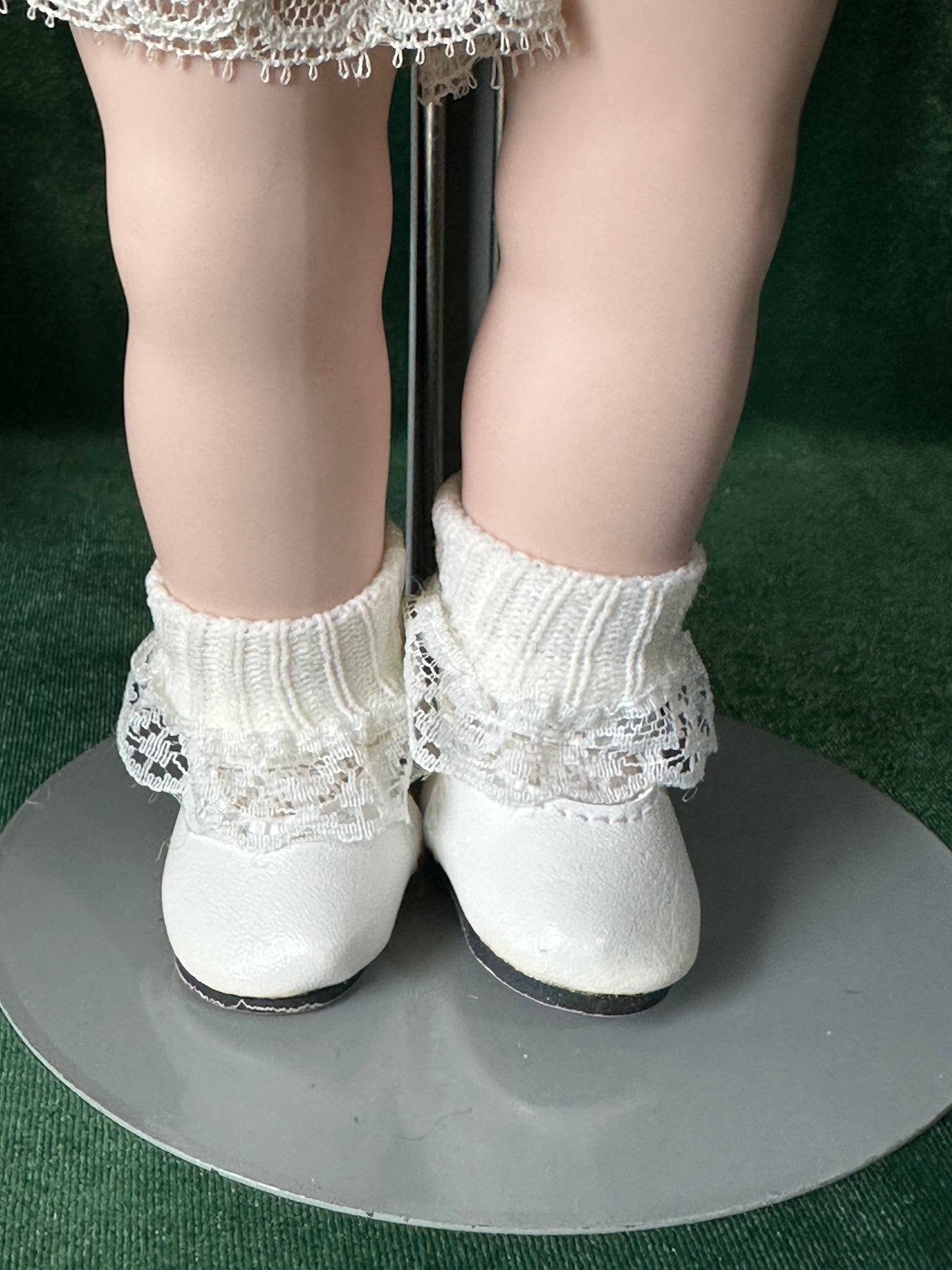 Wendy Lawton “Spring Blossom ” 13” Porcelain Doll Box/Tag/COA LE 500