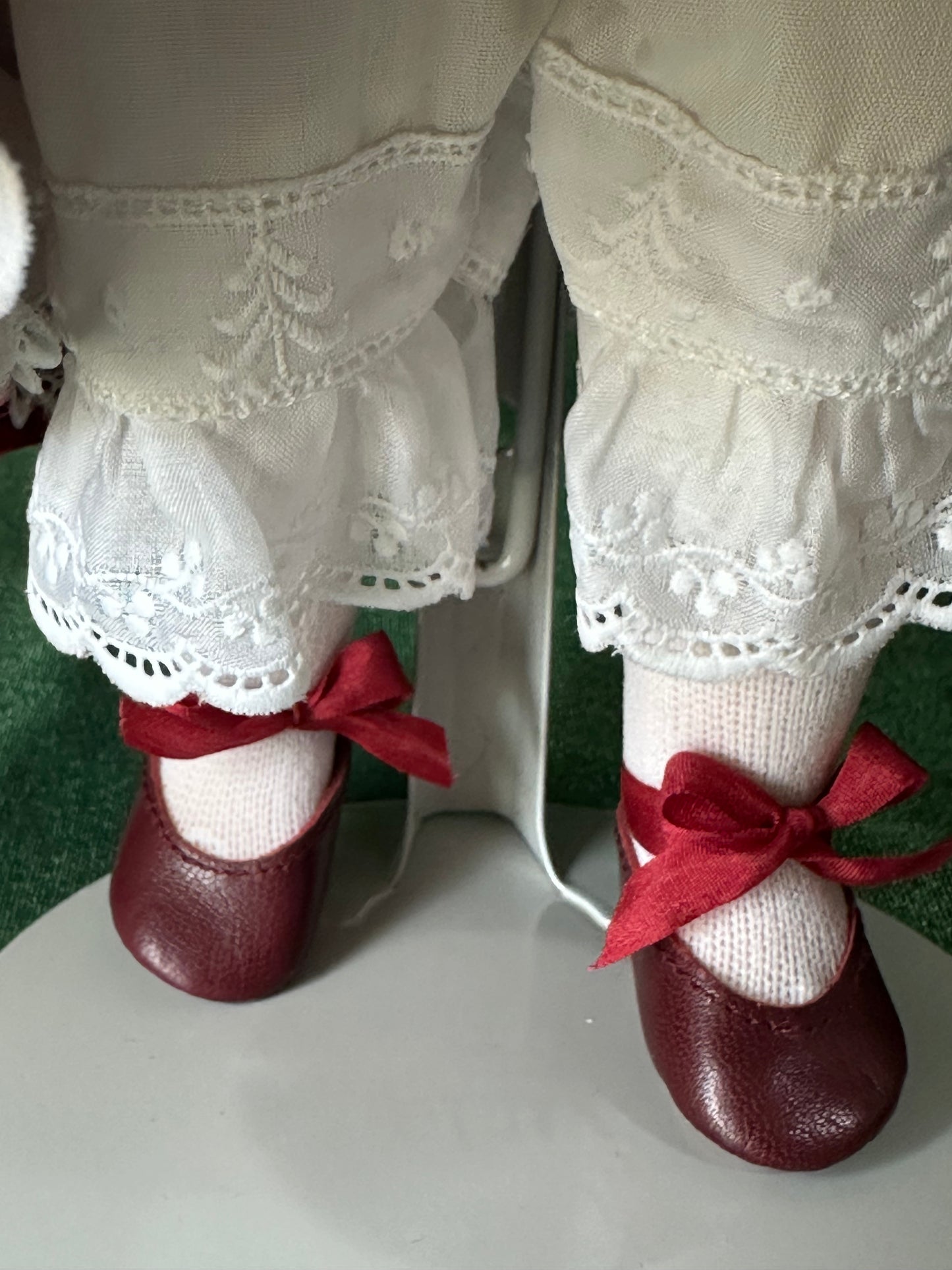 Wendy Lawton “The Music Of Christmas” 13” Porcelain Doll Box/Tag/COA LE 91/175