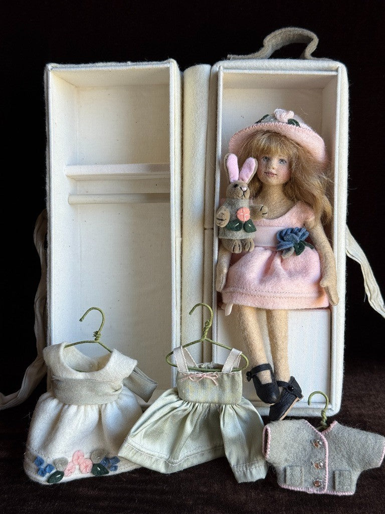 Collectible Maggie lacono Wendy Set with Trunk Accessories New in Box LE 60