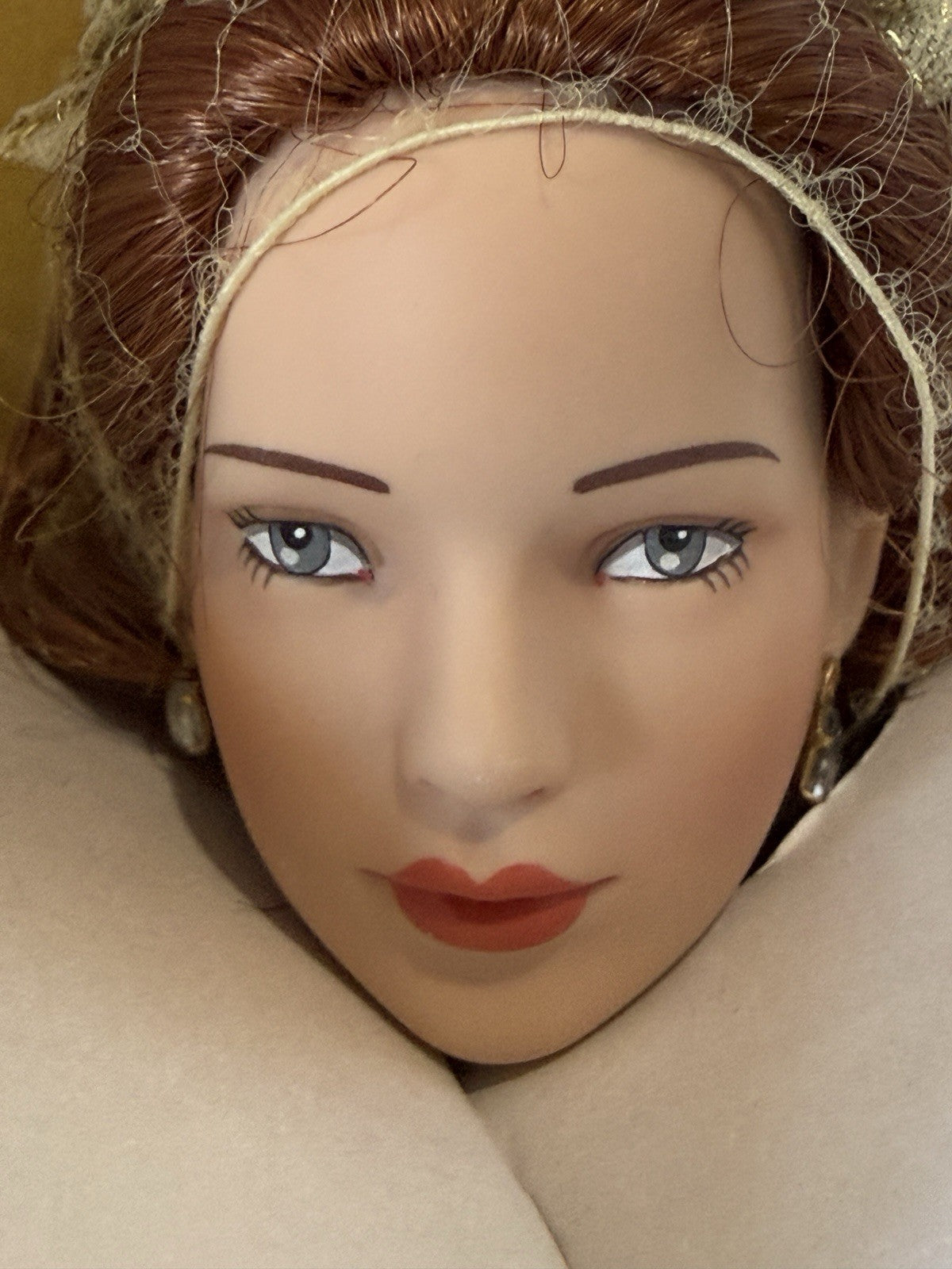 MIB 1998 Robert Tonner "Madeline" porcelain fashion 19” doll