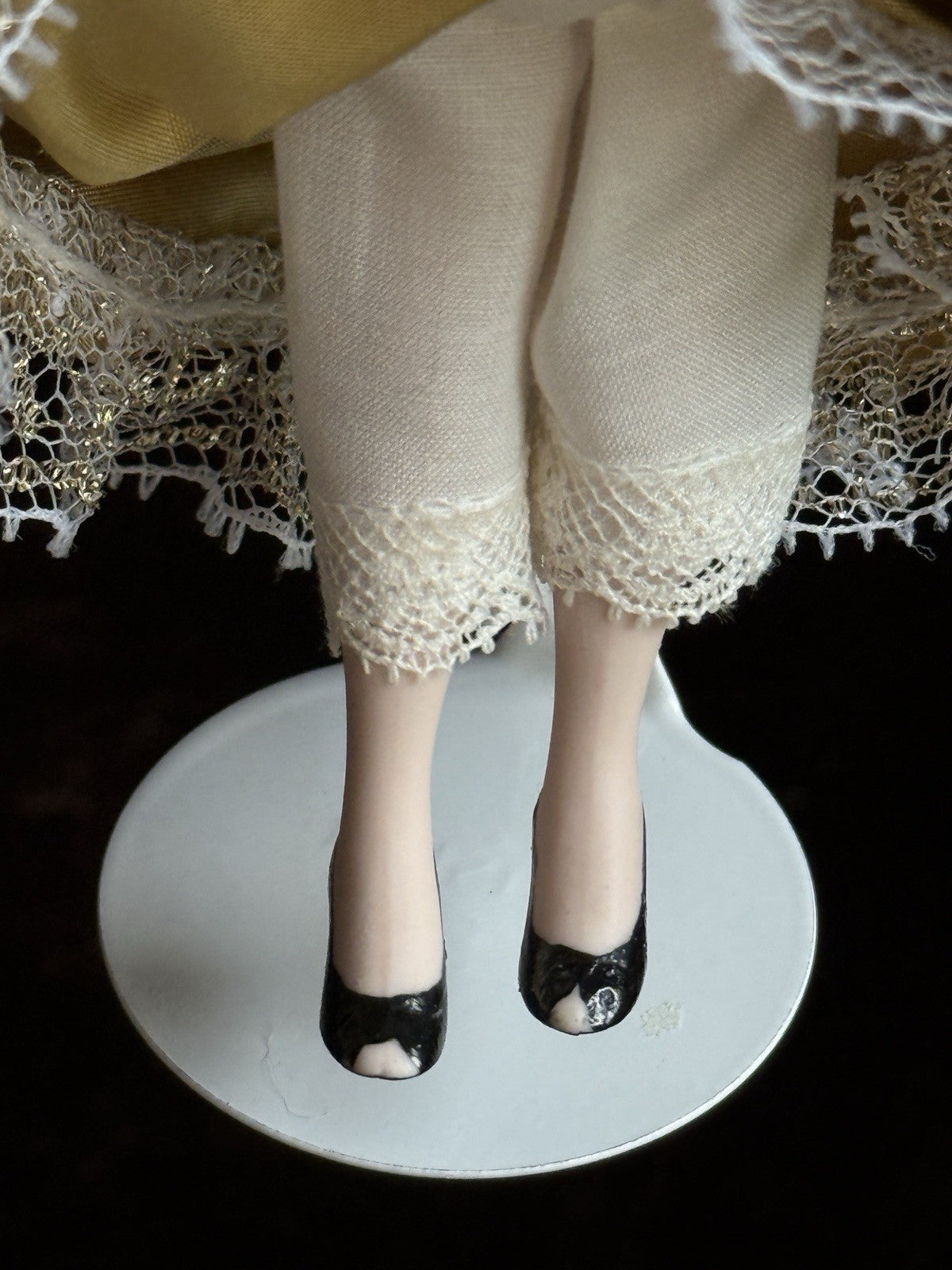 Miniature Artist Viola Williams 1:12 Victorian Lady Character Dollhouse Doll