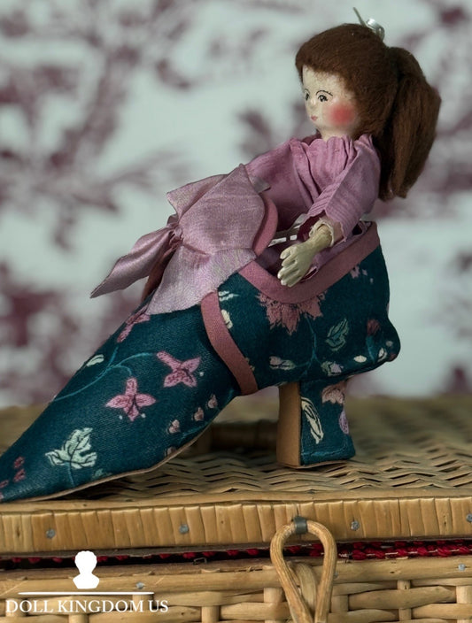 Vintage 1991 Collectible UFDC Artist Judy Brown Carved Wood Peg 6” Doll in Shoe