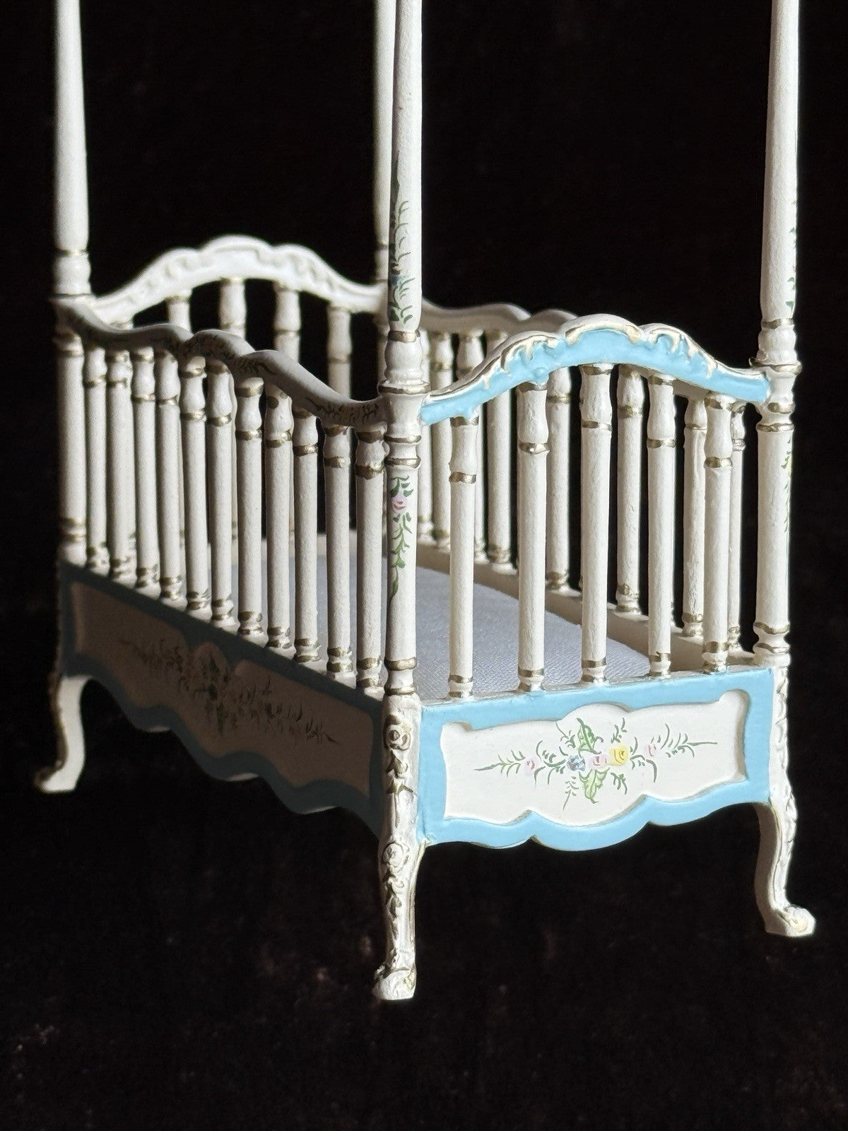 JiaYi Miniature Dollhouse Canopy Bed Hand Painted Floral 1:12 Scale 6” Tall