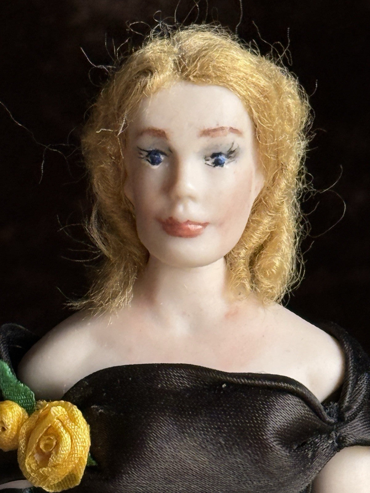 Miniature Artist Viola Williams 1:12 Victorian Lady Character Dollhouse Doll