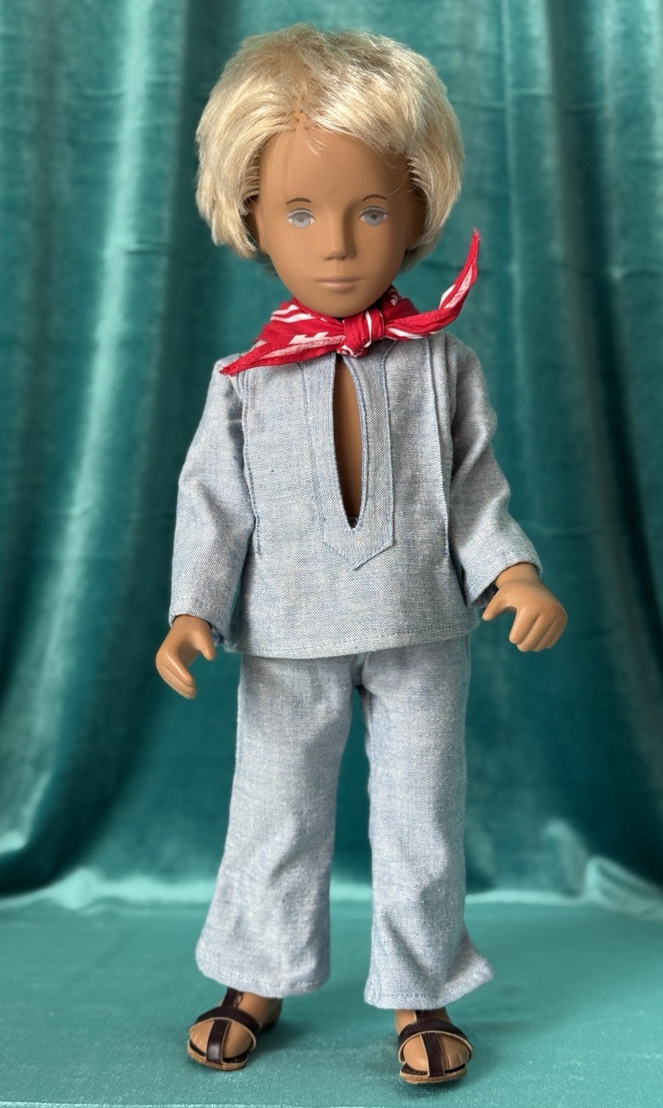 Collectible England Vinyl Sasha 302 Gregor Fair Blue Suit Boy Doll