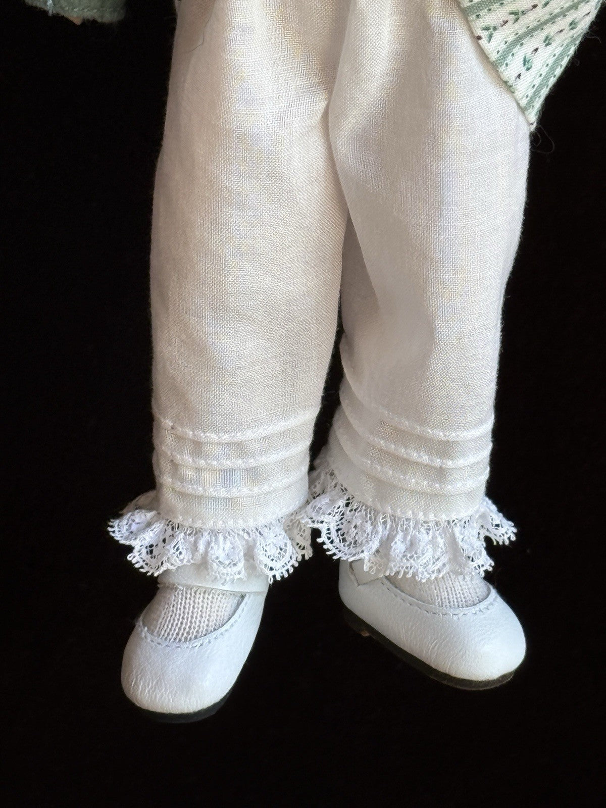 Boneka Dianna Effner Tuesday’s Child 10” Vinyl Girl Doll
