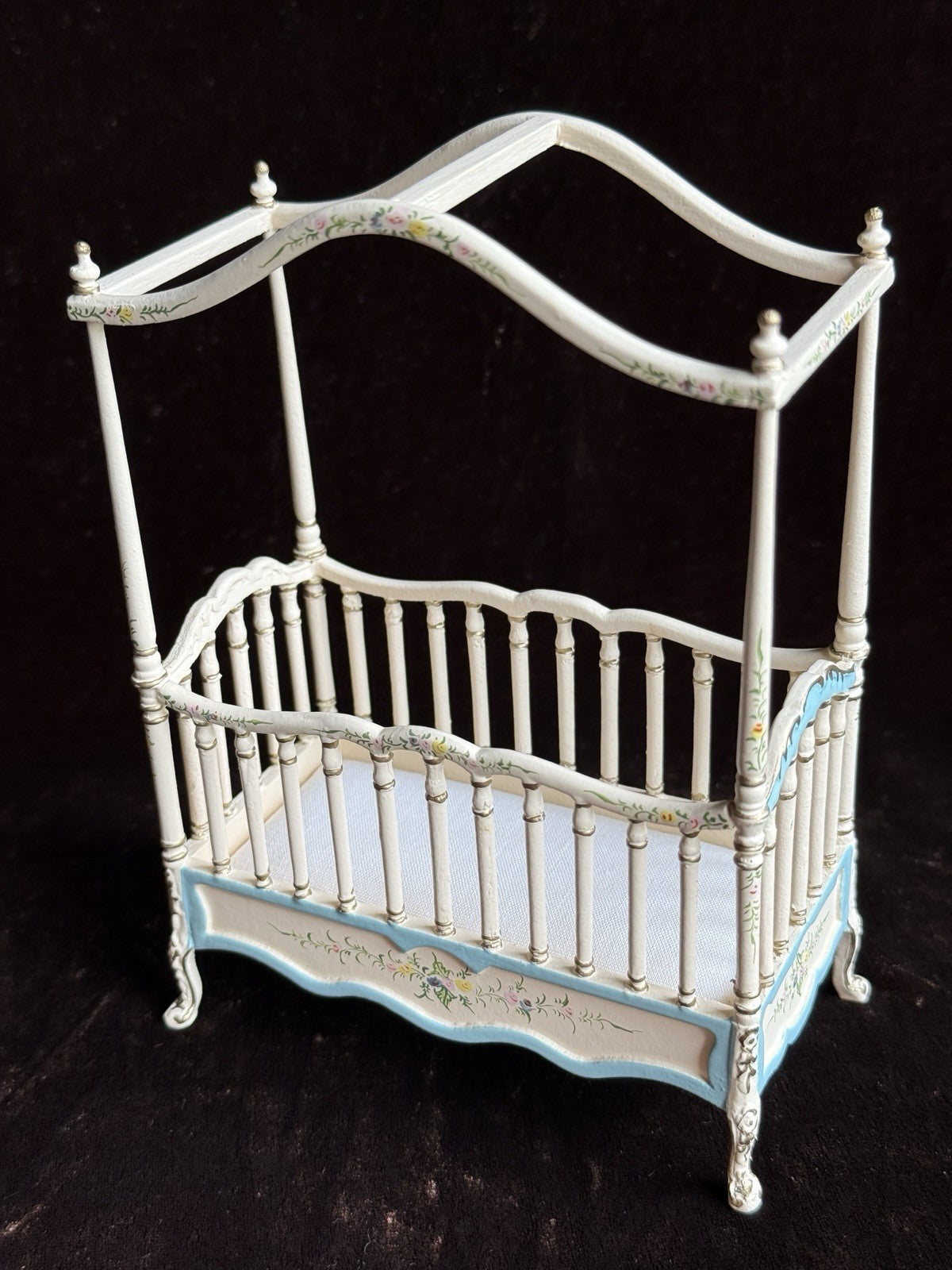 JiaYi Miniature Dollhouse Canopy Bed Hand Painted Floral 1:12 Scale 6” Tall