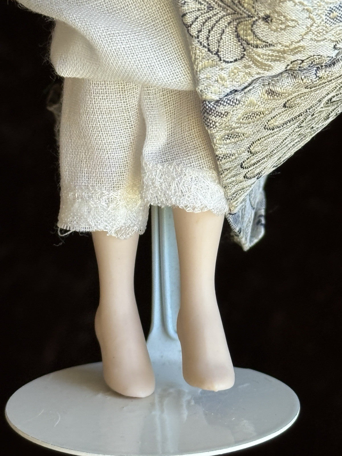 Miniature Artist Dollhouse 1:12 Lady Character Doll