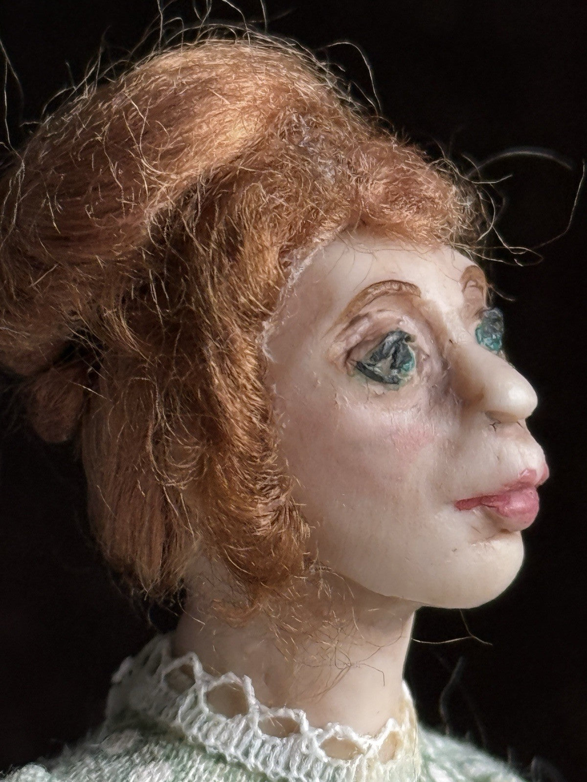Miniature Artist Viola Williams Dollhouse 1:12 Lady Character Doll