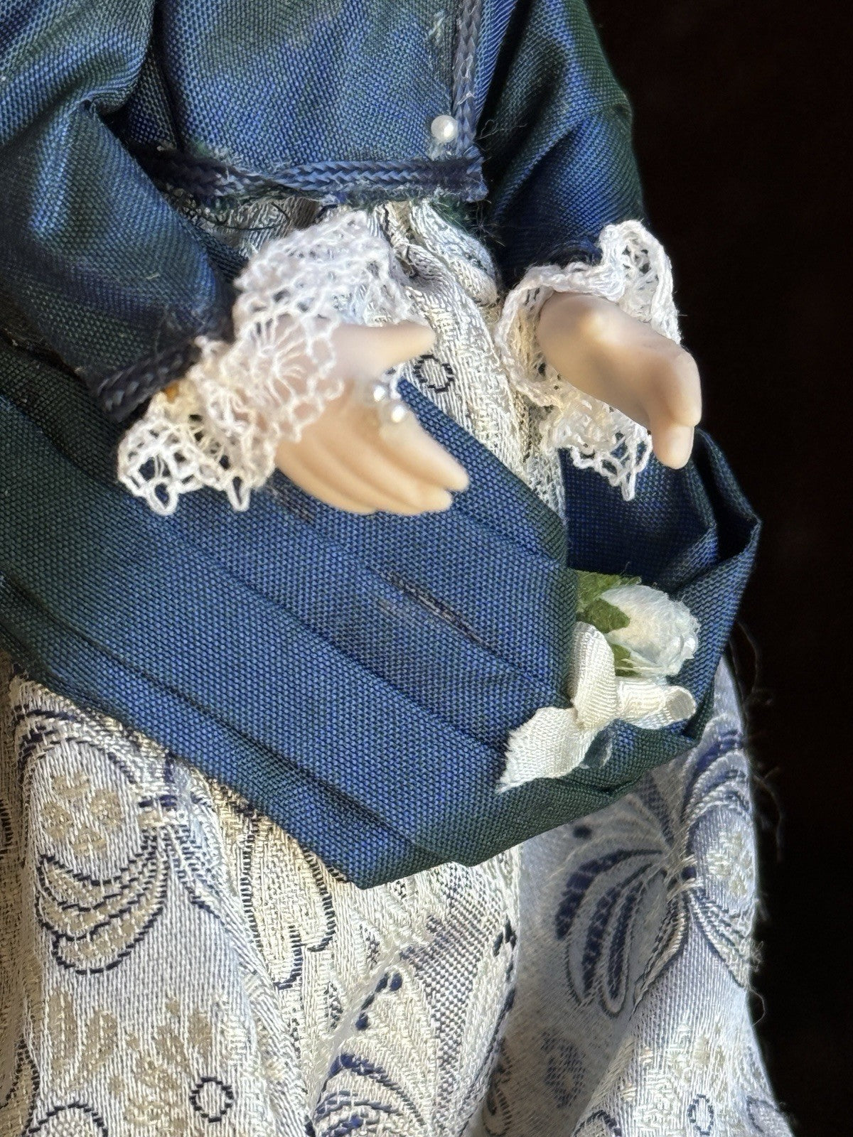 Miniature Artist Dollhouse 1:12 Lady Character Doll