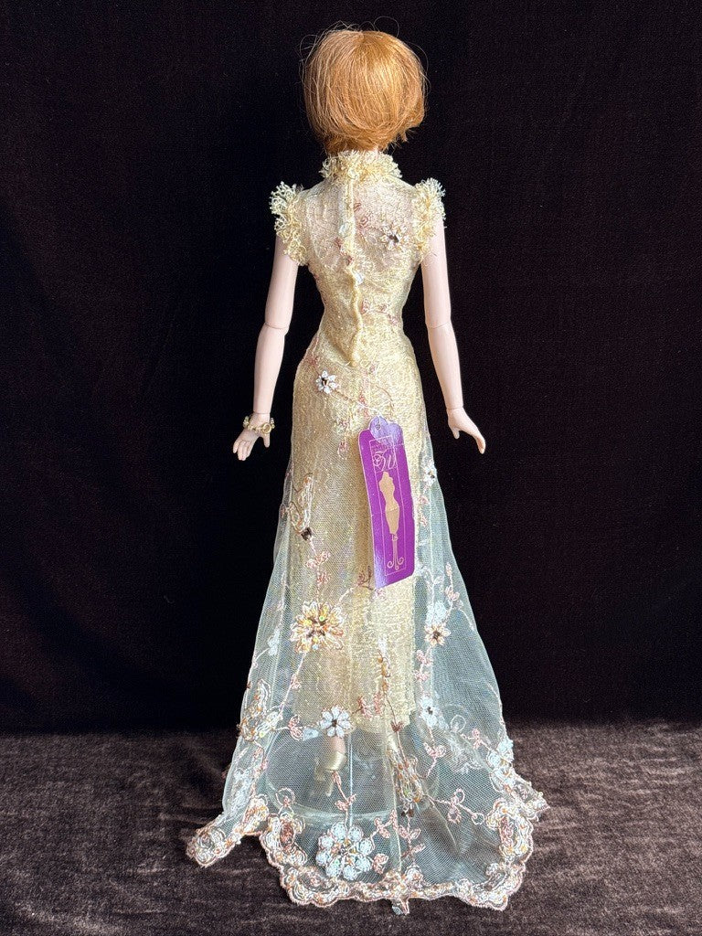 Collectible Tonner Tyler Wentworth Autumn Gold Fashion Doll
