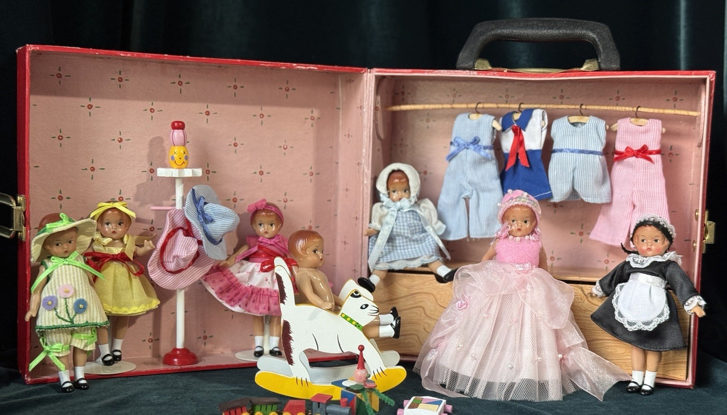 Lot Of 8 Reproductions Of Vintage Effanbee Wee Patsy Dolls With Doll Trunk