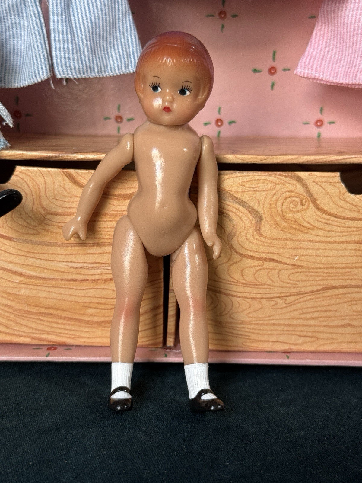 Lot Of 8 Reproductions Of Vintage Effanbee Wee Patsy Dolls With Doll Trunk