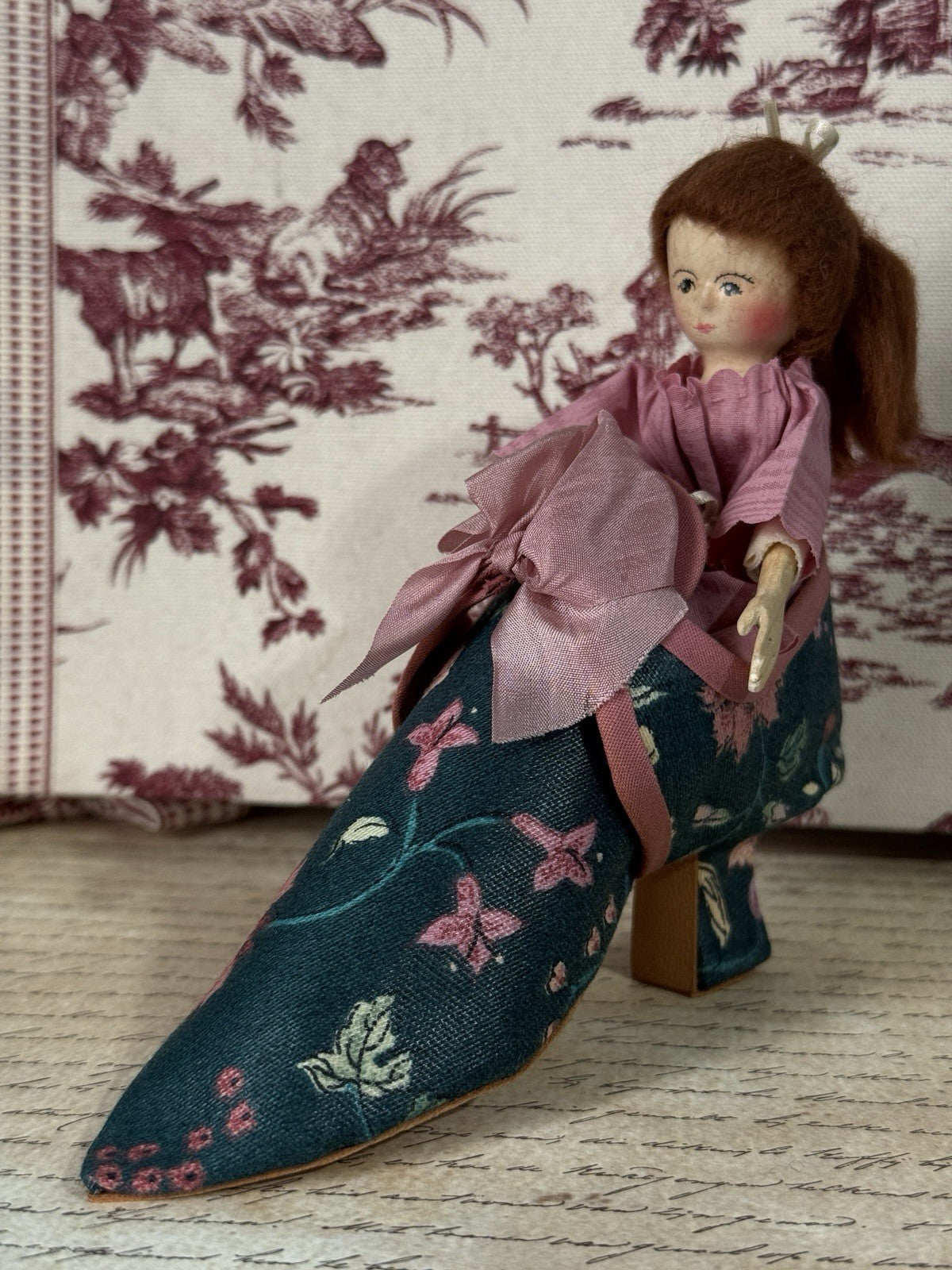Vintage 1991 Collectible UFDC Artist Judy Brown Carved Wood Peg 6” Doll in Shoe
