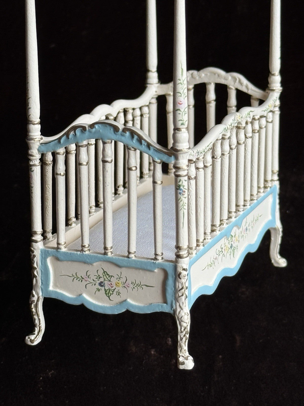 JiaYi Miniature Dollhouse Canopy Bed Hand Painted Floral 1:12 Scale 6” Tall
