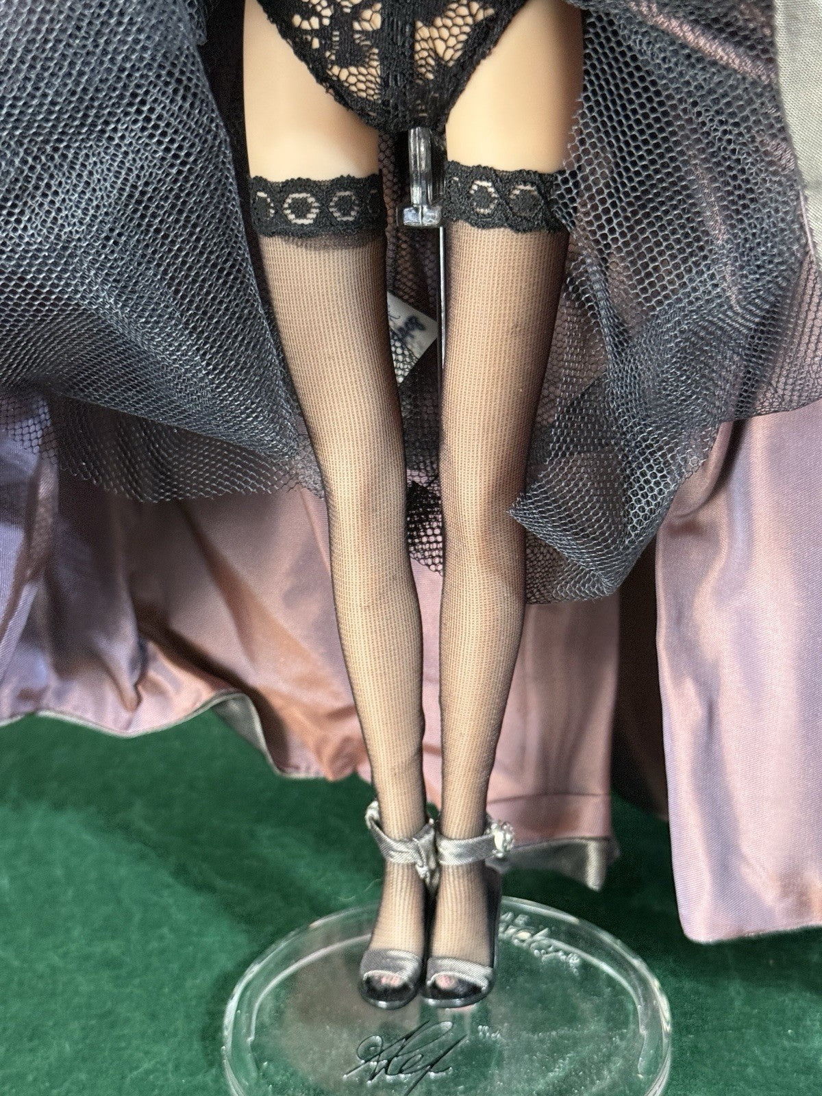 Madame Alexander Fashion Doll "Museum Gala Alex" Brunette COA/Box/Tag/Stand