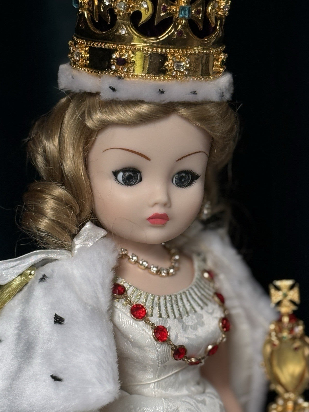 Madame Alexander Queen Elizabeth Recessional Cissy Doll LE 250 Box/COA/Tag