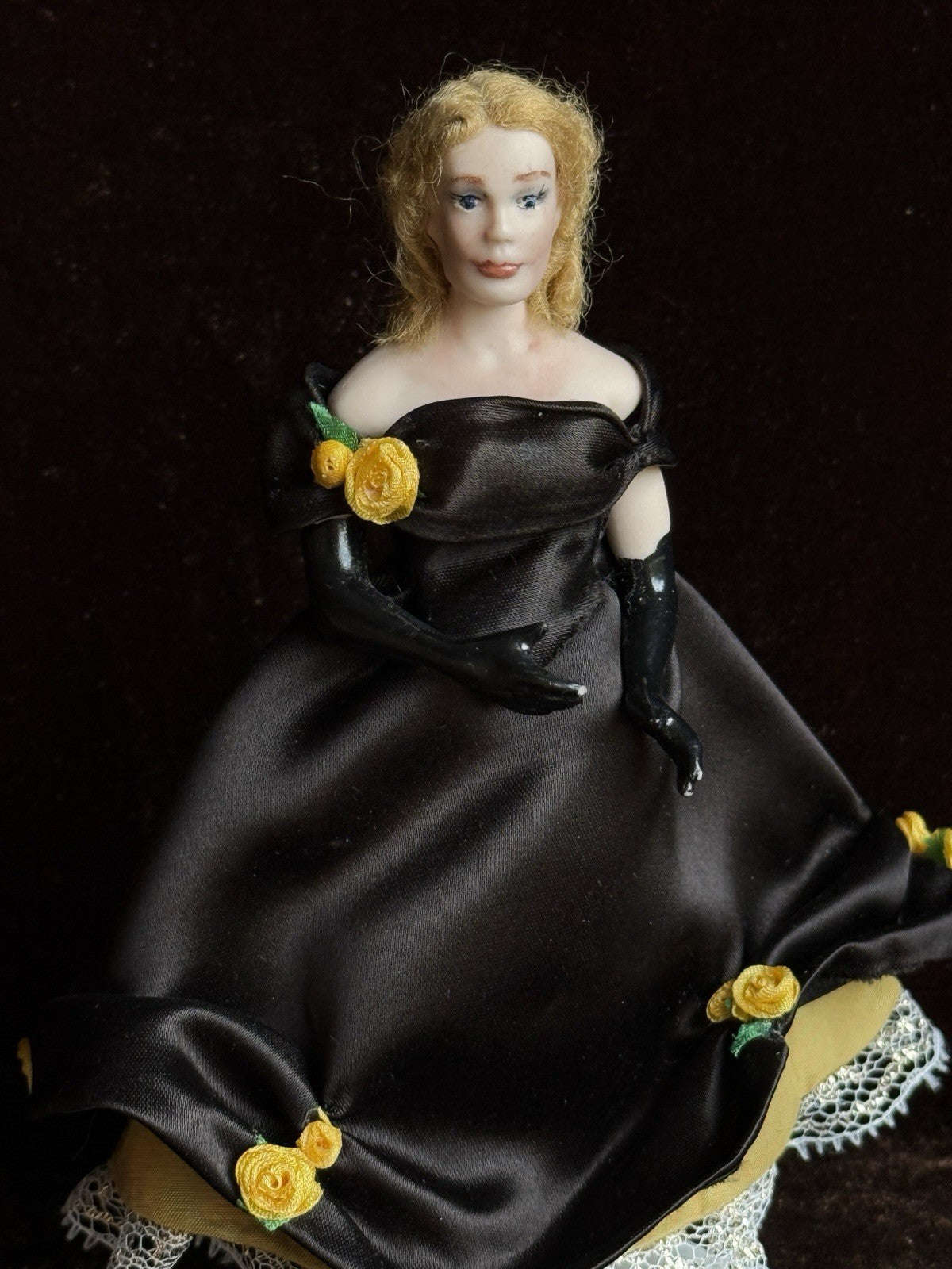 Miniature Artist Viola Williams 1:12 Victorian Lady Character Dollhouse Doll