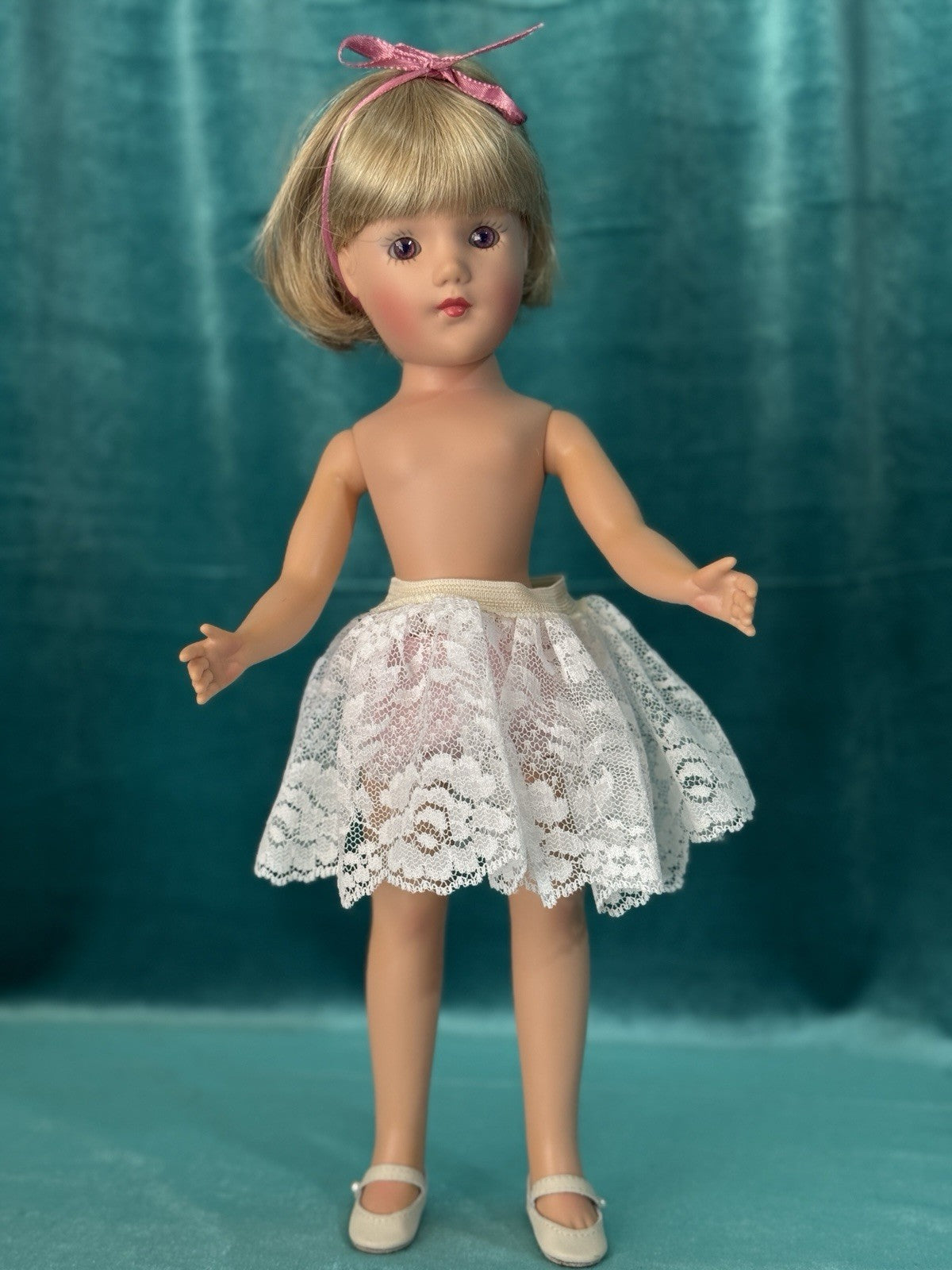Modern Mary Hoyer Design Mary Lynne Saunders Vinyl 14” Doll Tagged Outfit