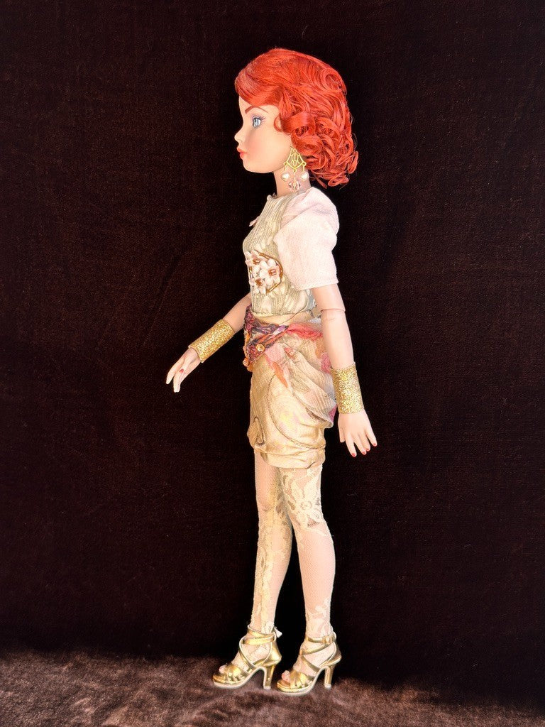 Tonner Ellowyne Wilde "Does This Make Me Look Too Happy?" Wigged Doll