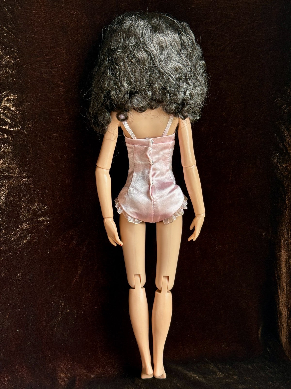 Tonner Ellowyne Wilde Essential Brunette Fashion Doll Box + Extra Outfit