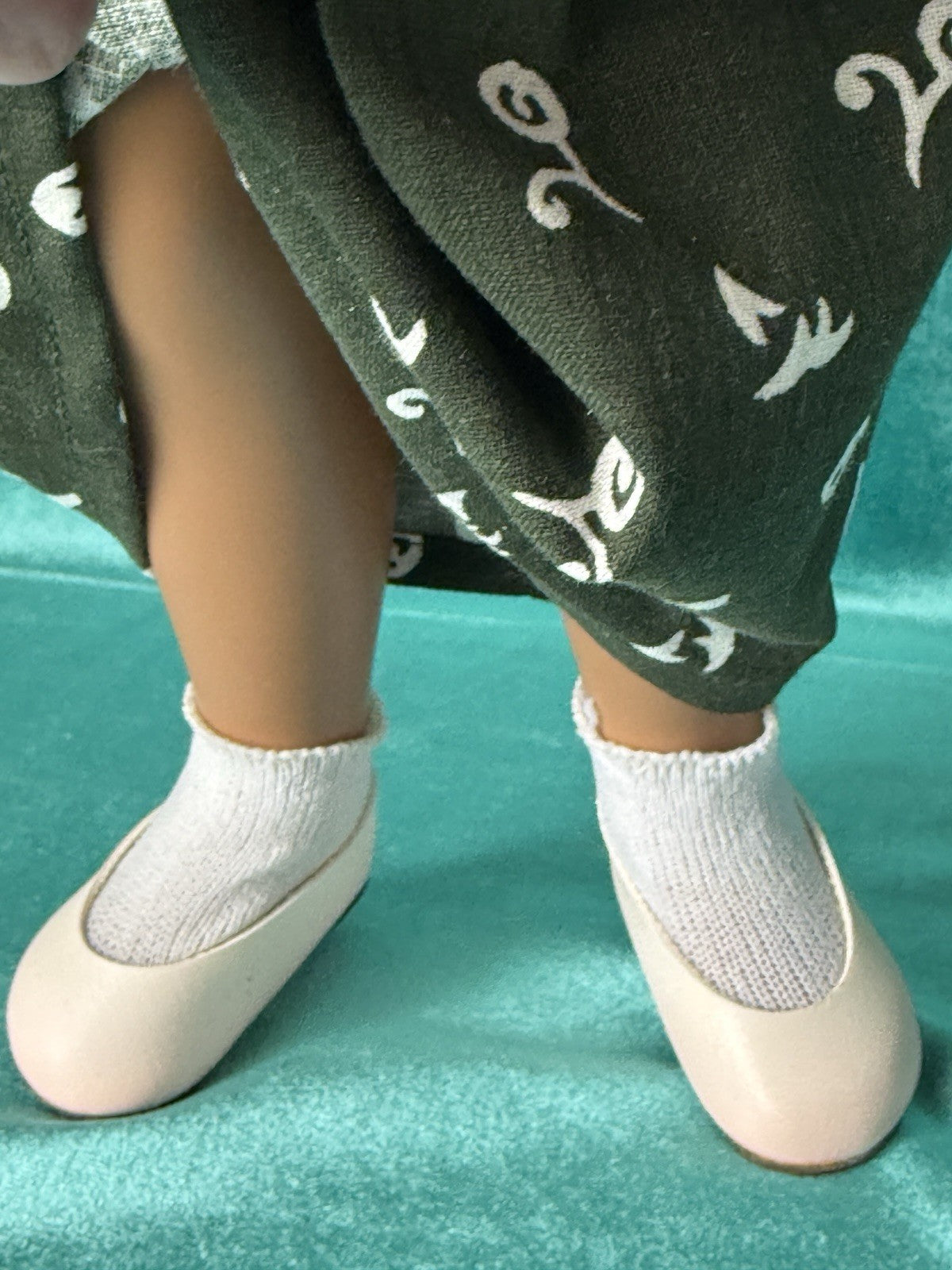 Collectible England Vinyl Sasha Blonde 105 Long Dress Girl Doll with Box/Tag