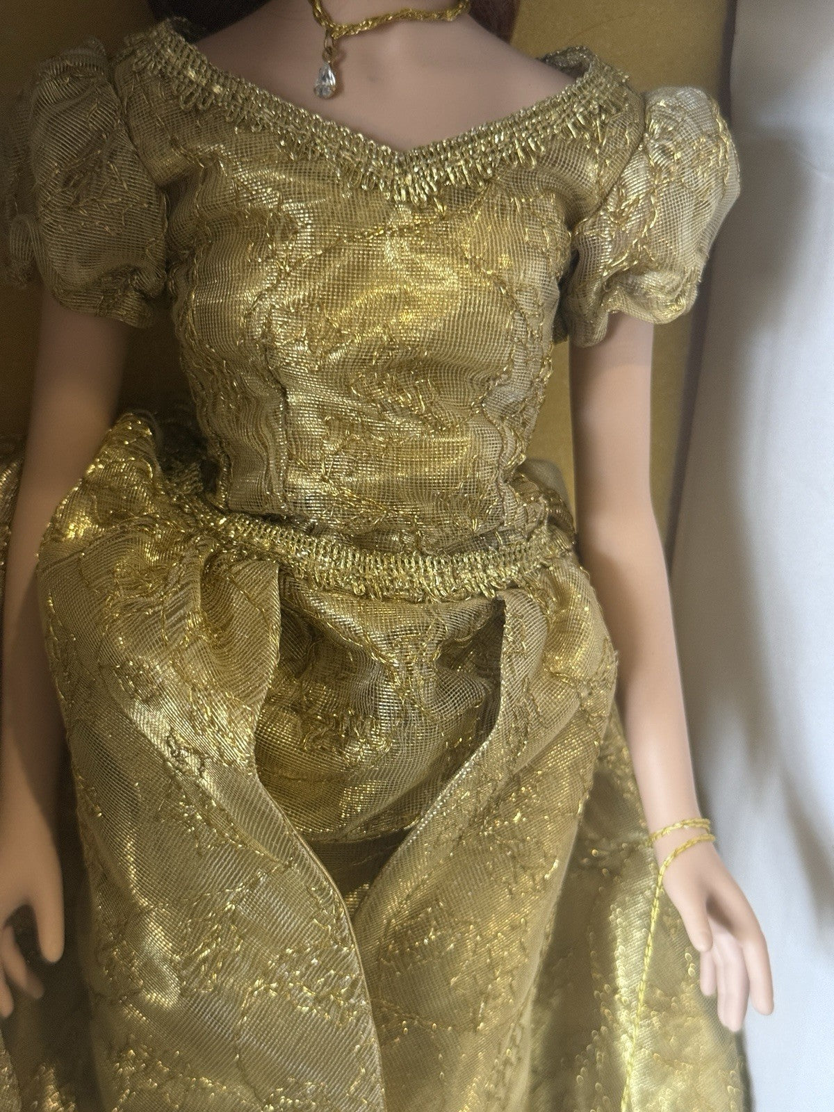 MIB 1998 Robert Tonner "Madeline" porcelain fashion 19” doll