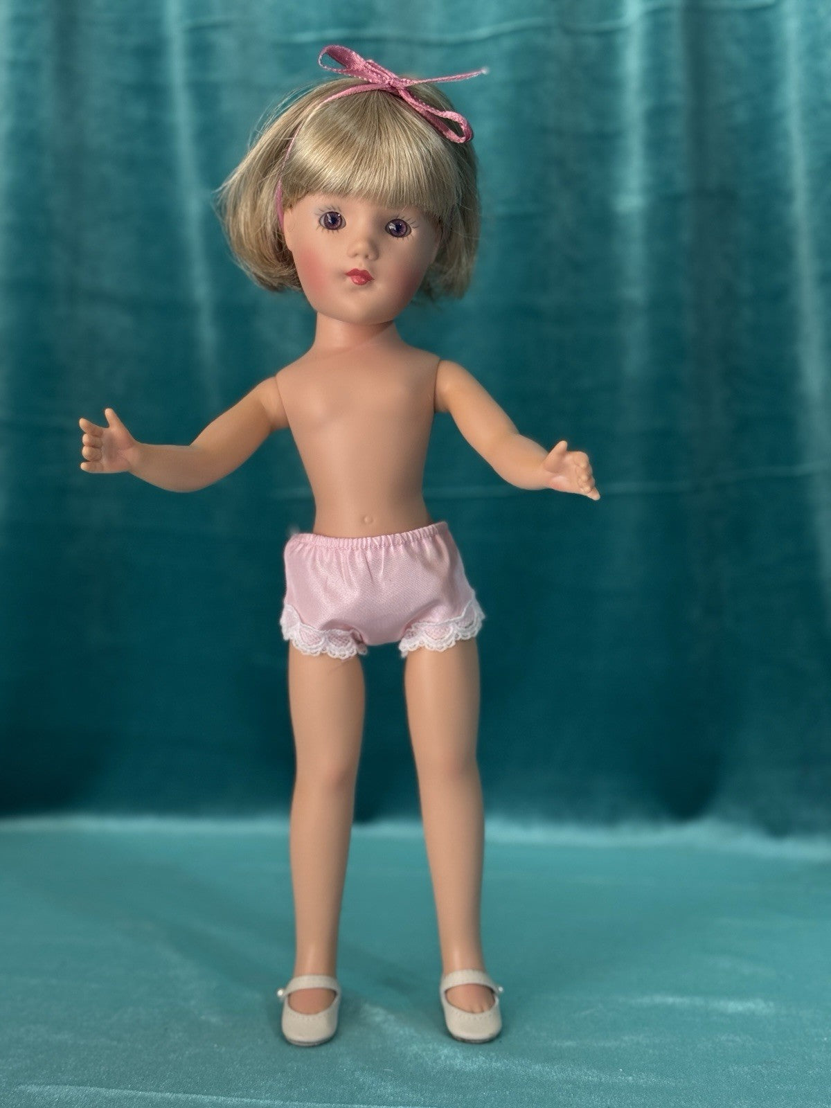 Modern Mary Hoyer Design Mary Lynne Saunders Vinyl 14” Doll Tagged Outfit