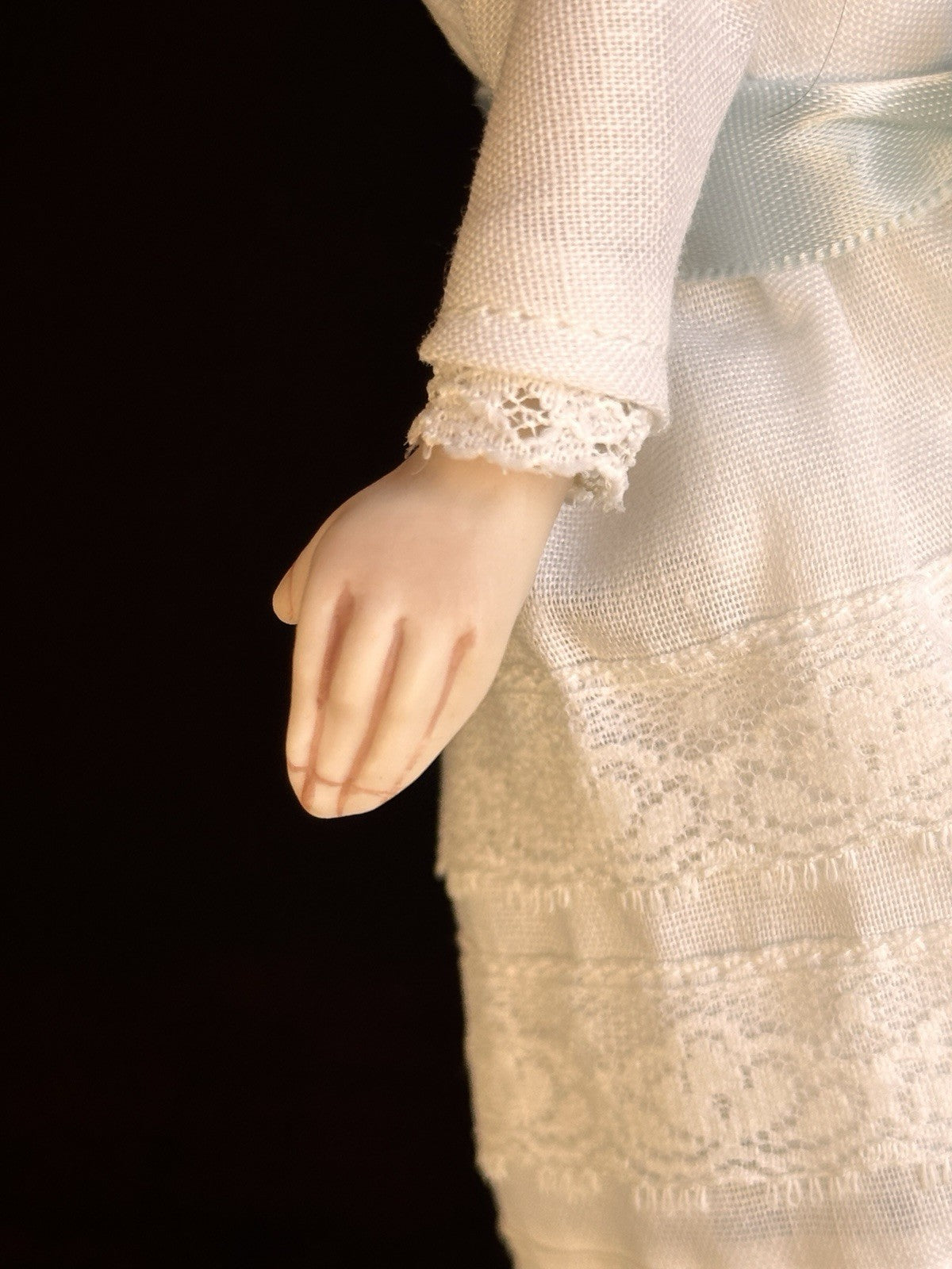 UFDC Artist Kathy Redmond 9” Porcelain Alice Doll