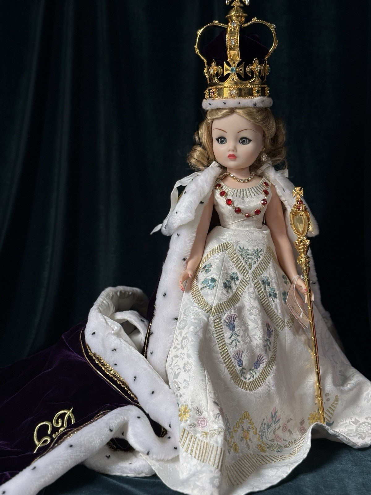 Madame Alexander Queen Elizabeth Recessional Cissy Doll LE 250 Box/COA/Tag