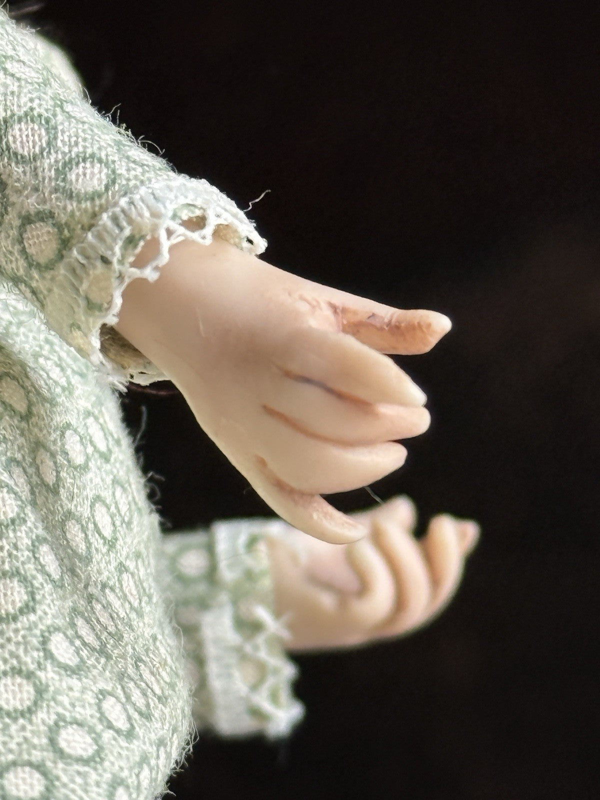 Miniature Artist Viola Williams Dollhouse 1:12 Lady Character Doll