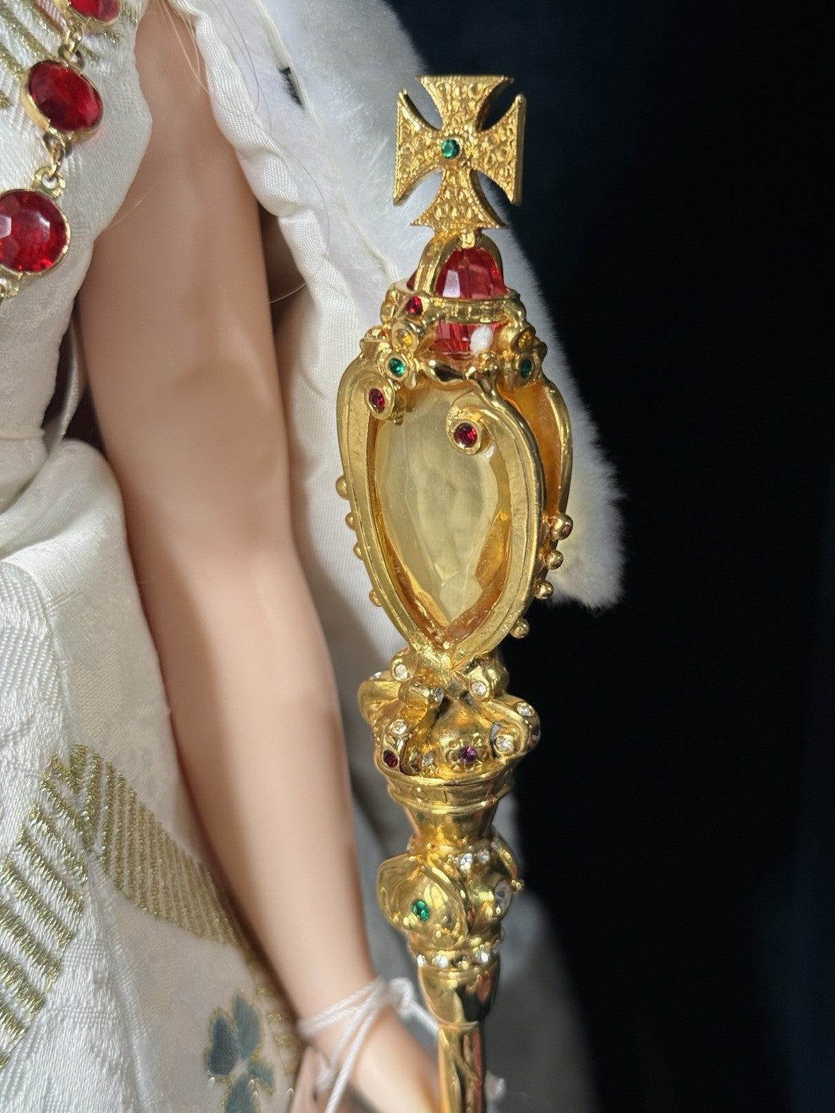 Madame Alexander Queen Elizabeth Recessional Cissy Doll LE 250 Box/COA/Tag