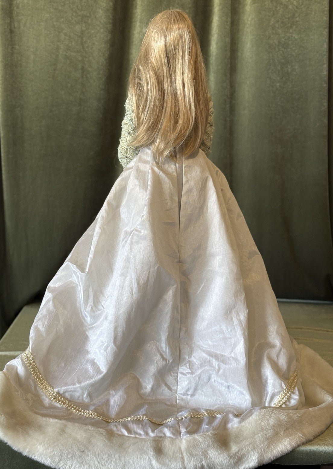 Collectible 28” Porcelain Doll “JOHANNA” By Brigette Von Messner Tag/COA/Stand