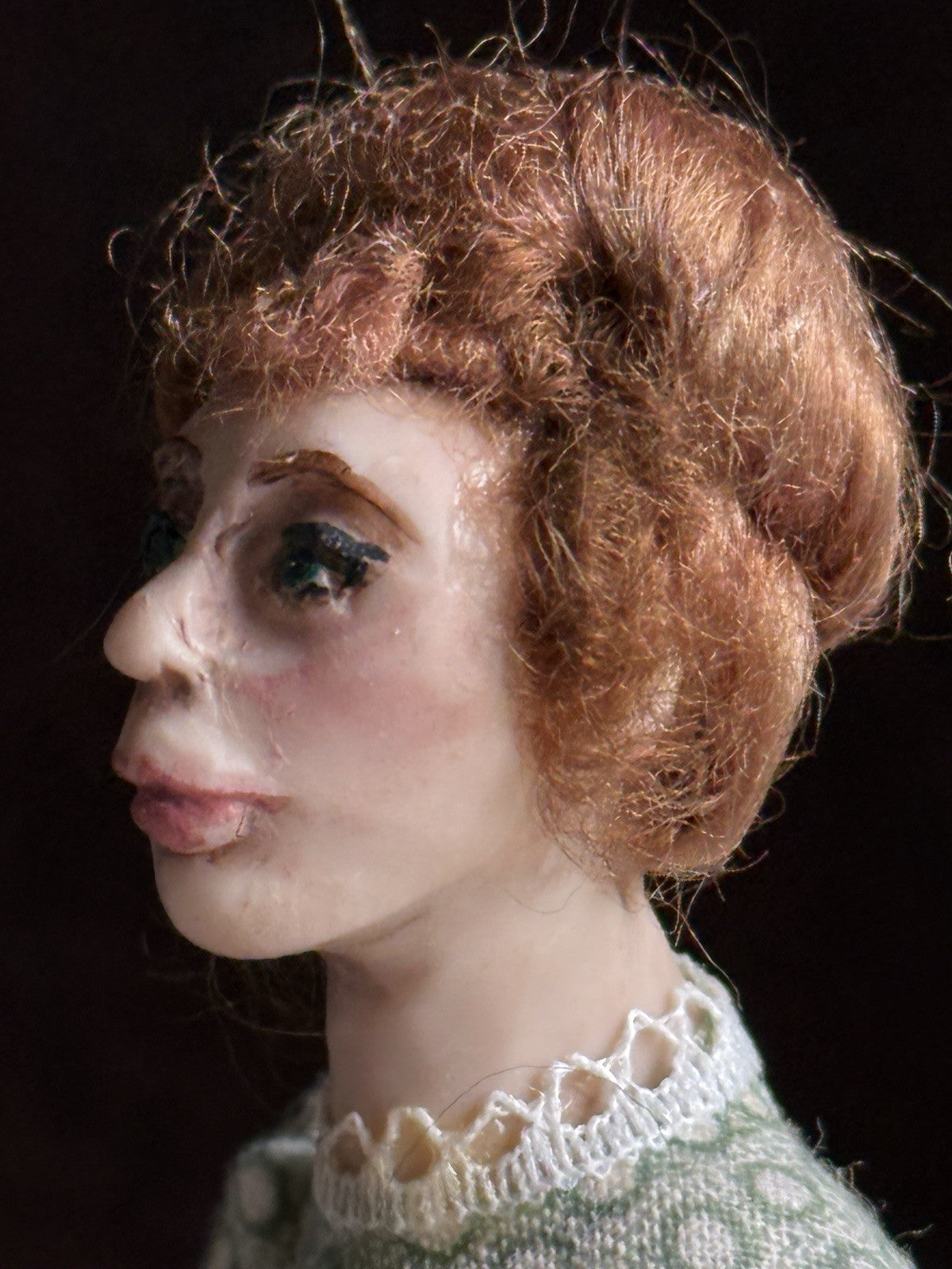 Miniature Artist Viola Williams Dollhouse 1:12 Lady Character Doll