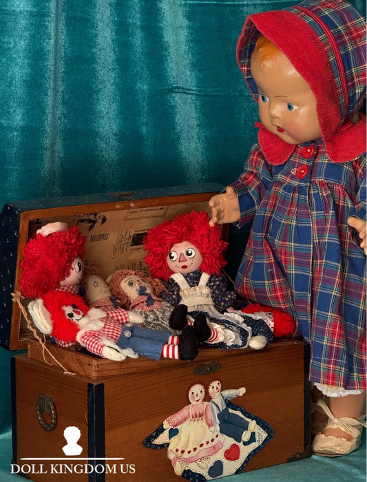 Lot Of 6 Vintage (?) Collectible Raggedy Dolls With Hand painted trunk