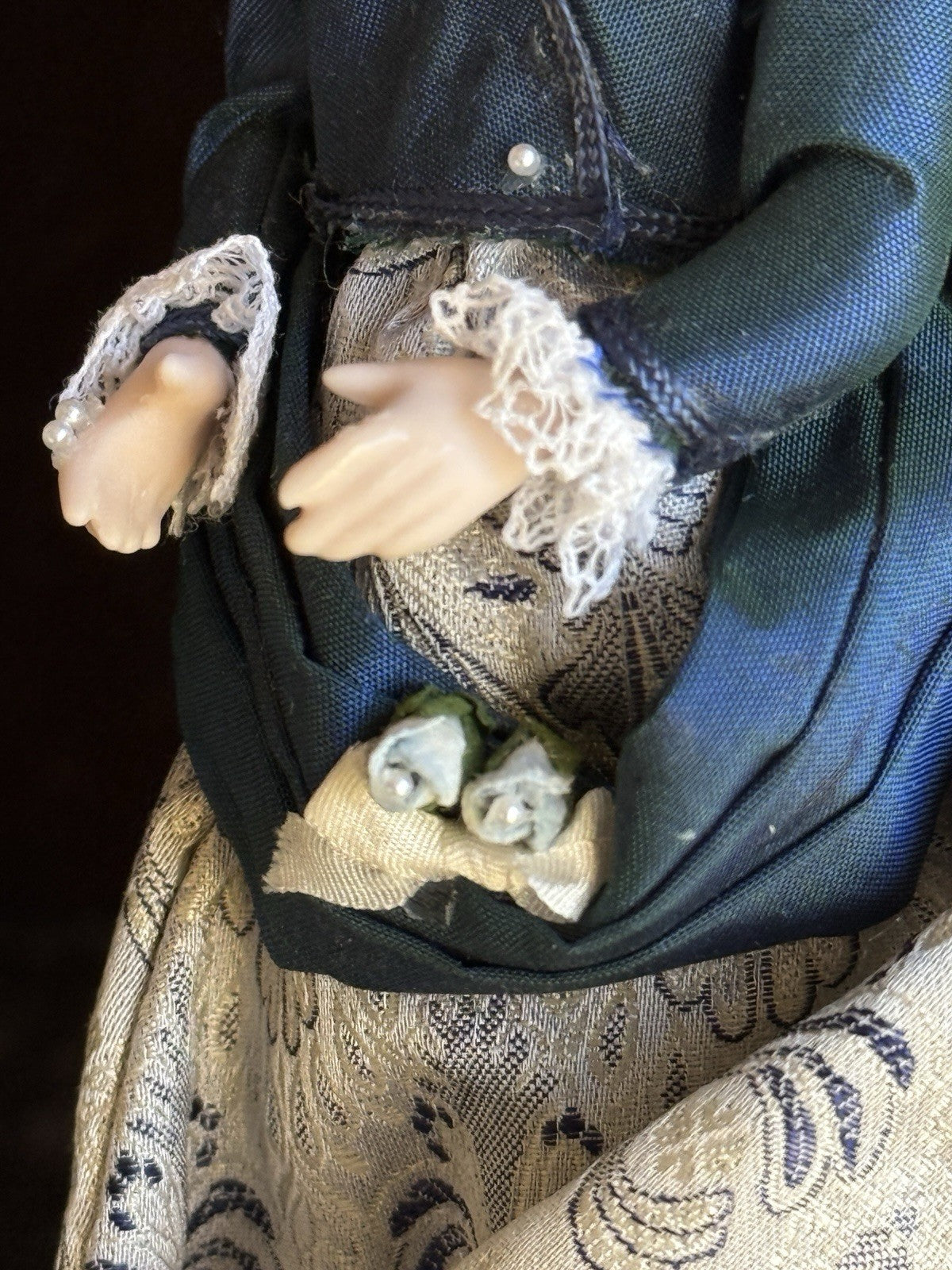 Miniature Artist Dollhouse 1:12 Lady Character Doll