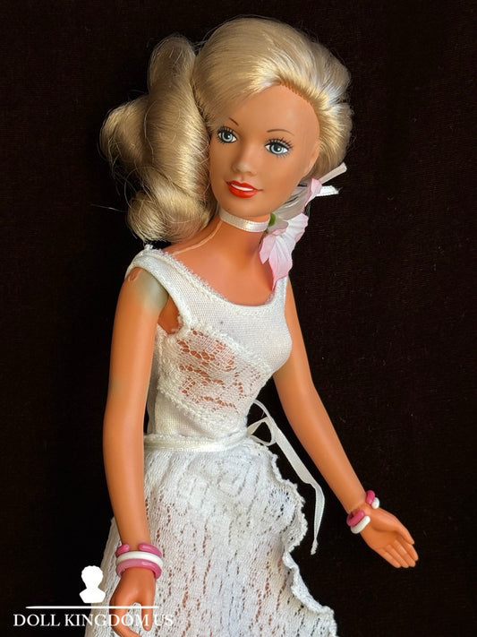 Vintage Kenner Darci Cover Girl Fashion Blonde Doll